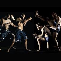 一龙大战葡萄牙泰拳拳手 强大气场竟追打着对手满场跑的分享者