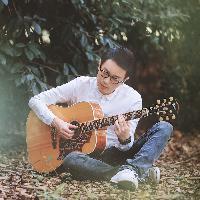 陈绮贞的歌总是憧憬着自由 听听这首吉他弹唱《旅行的意义》！的分享者
